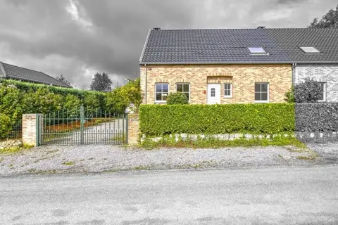 SPACIEUSE MAISON 3-4 CH AVEC GARAGE, TERRASSE & PETIT JARDIN
