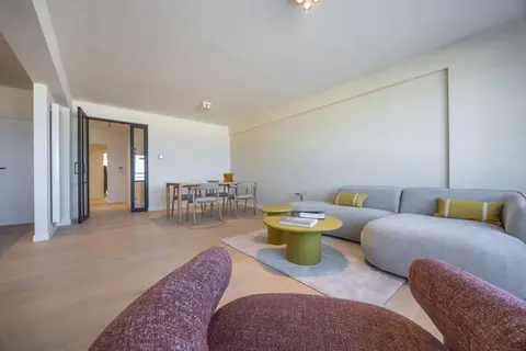 Gerenoveerd appartement met panoramisch zeezicht nabij he...