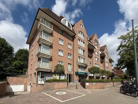 Stockel - 2-bed. apt. +/- 94 m² with 12m² terrace and garage