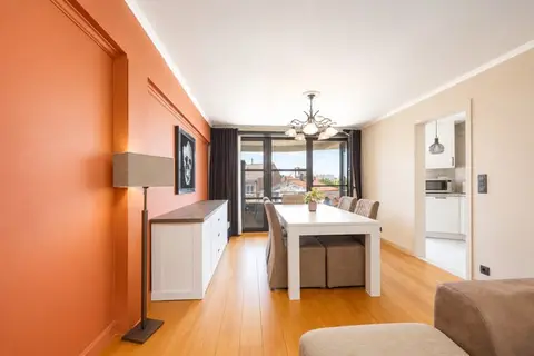 Zonnig appartement met 3-slaapkamers en garagebox