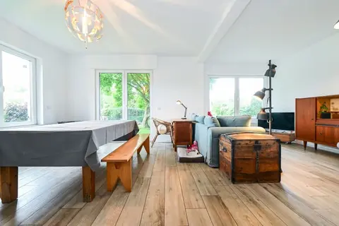 PLEASANT 4-BEDROOM HOUSE + GARAGE + GARDEN