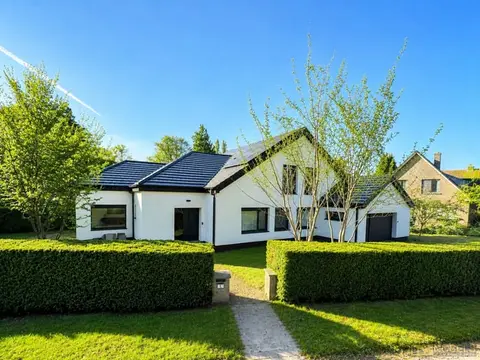 Te koop, Stijlvol gerenoveerde villa met 6 slaapkamers en...