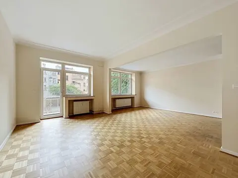 2-bedroom apartment with outdoor space!