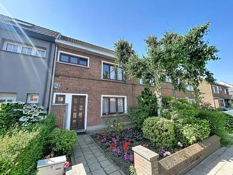 HOUSE 3/4 BEDROOMS + GARAGE SEPARATED - FREE ESTIMATION