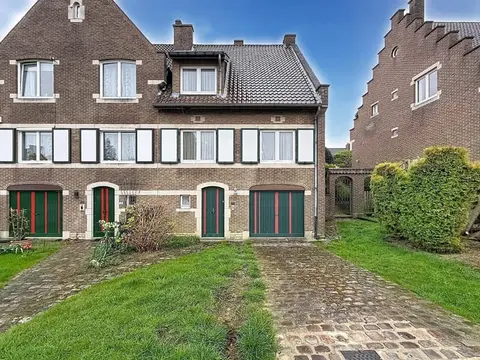 3-BEDROOM HOUSE WITH GARDEN AND GARAGE ​