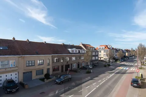 Recent one-bedroom apartment with parking space and basem...
