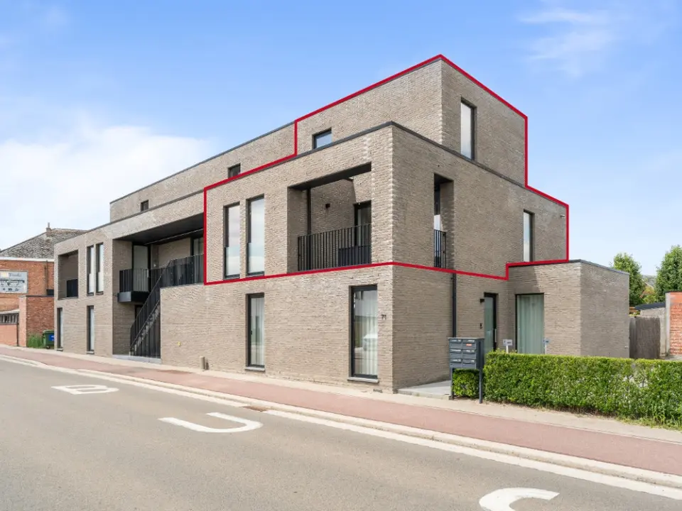 Ruime duplex met 2 slaapkamers, terras en autostaanplaats