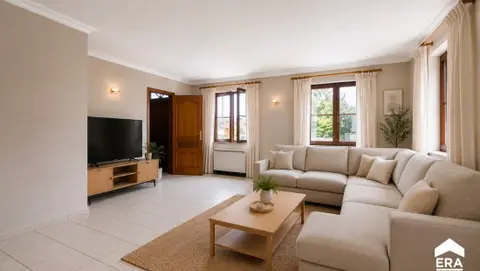 Ruime vrijstaande villa op een perceel van 14 are met vrij u